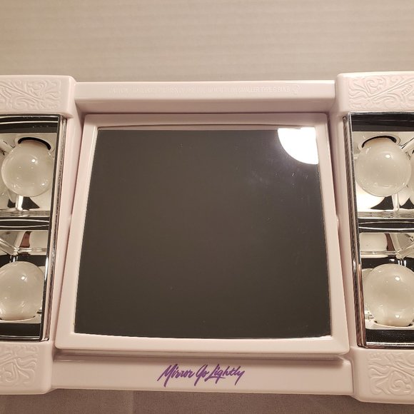 LIGHTED MAKEUP MIRROR by JERDON - FIRST CLASS - MODEL J1010 - MIRROR 6.5" x 6" - Picture 3 of 15